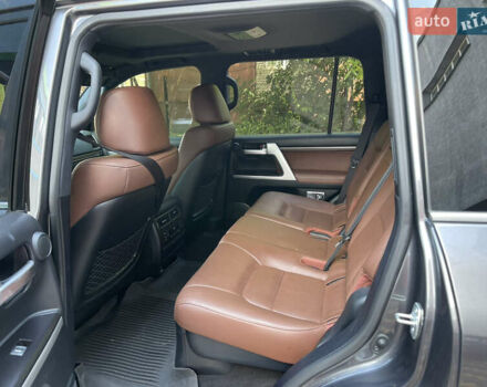 Тойота Ленд Крузер, объемом двигателя 5.66 л и пробегом 49 тыс. км за 65000 $, фото 7 на Automoto.ua