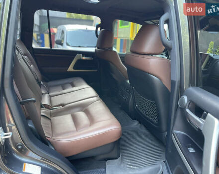 Тойота Ленд Крузер, объемом двигателя 5.66 л и пробегом 49 тыс. км за 65000 $, фото 17 на Automoto.ua