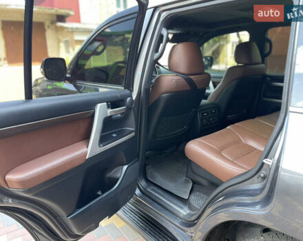 Тойота Ленд Крузер, объемом двигателя 5.66 л и пробегом 49 тыс. км за 65000 $, фото 8 на Automoto.ua