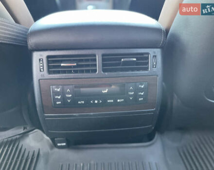 Тойота Ленд Крузер, объемом двигателя 5.66 л и пробегом 49 тыс. км за 65000 $, фото 9 на Automoto.ua