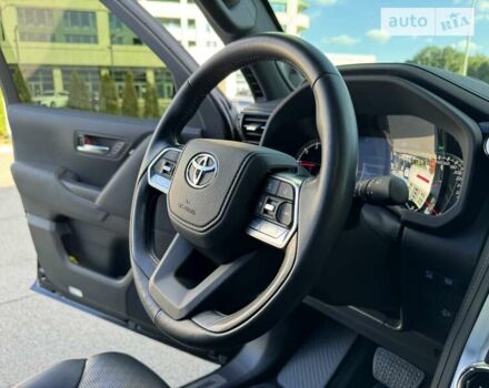 Тойота Ленд Крузер, объемом двигателя 3.3 л и пробегом 13 тыс. км за 89999 $, фото 42 на Automoto.ua