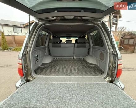 Серый Тойота Ленд Крузер, объемом двигателя 4.7 л и пробегом 460 тыс. км за 8500 $, фото 66 на Automoto.ua