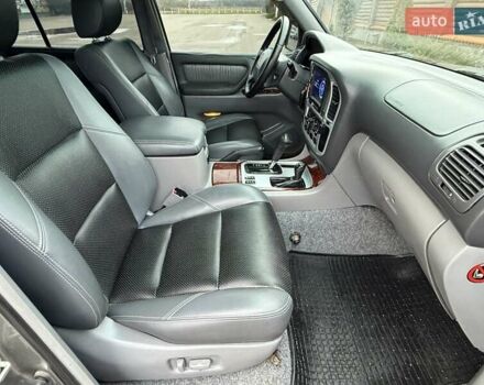 Серый Тойота Ленд Крузер, объемом двигателя 4.7 л и пробегом 460 тыс. км за 8500 $, фото 47 на Automoto.ua