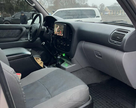 Серый Тойота Ленд Крузер, объемом двигателя 4.48 л и пробегом 210 тыс. км за 23000 $, фото 11 на Automoto.ua