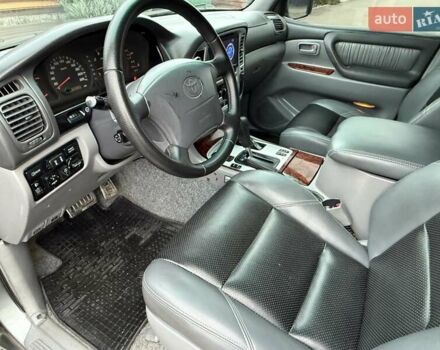 Серый Тойота Ленд Крузер, объемом двигателя 4.7 л и пробегом 460 тыс. км за 8500 $, фото 38 на Automoto.ua