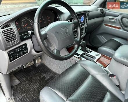 Серый Тойота Ленд Крузер, объемом двигателя 4.7 л и пробегом 460 тыс. км за 8500 $, фото 39 на Automoto.ua