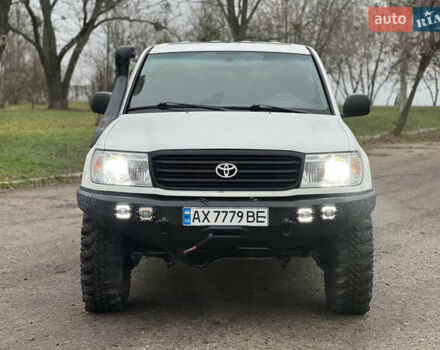 Серый Тойота Ленд Крузер, объемом двигателя 4.48 л и пробегом 210 тыс. км за 23000 $, фото 1 на Automoto.ua