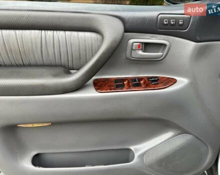 Серый Тойота Ленд Крузер, объемом двигателя 4.7 л и пробегом 460 тыс. км за 8500 $, фото 43 на Automoto.ua