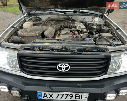 Серый Тойота Ленд Крузер, объемом двигателя 4.48 л и пробегом 210 тыс. км за 23000 $, фото 12 на Automoto.ua