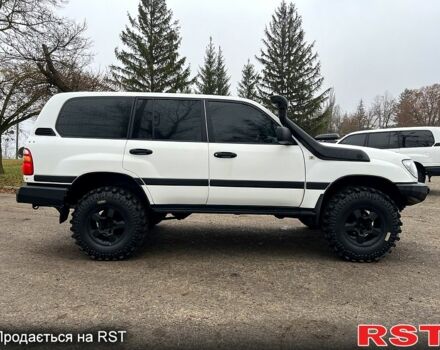 Серый Тойота Ленд Крузер, объемом двигателя 4.5 л и пробегом 210 тыс. км за 23500 $, фото 3 на Automoto.ua