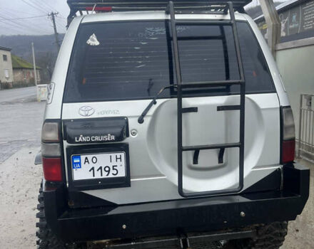 Серый Тойота Ленд Крузер, объемом двигателя 3 л и пробегом 300 тыс. км за 15000 $, фото 5 на Automoto.ua