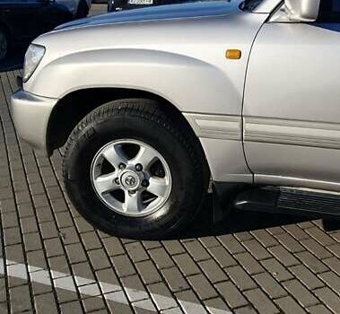 Сірий Тойота Ленд Крузер, об'ємом двигуна 4.2 л та пробігом 356 тис. км за 15000 $, фото 5 на Automoto.ua