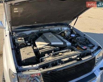 Серый Тойота Ленд Крузер, объемом двигателя 4.66 л и пробегом 342 тыс. км за 15500 $, фото 27 на Automoto.ua