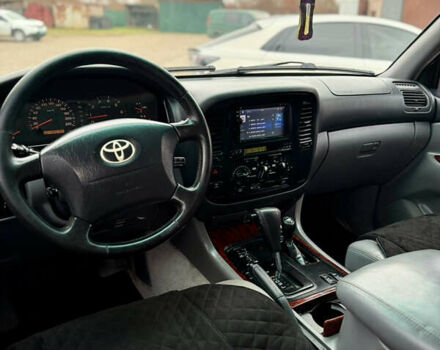 Серый Тойота Ленд Крузер, объемом двигателя 4.7 л и пробегом 421 тыс. км за 11650 $, фото 20 на Automoto.ua