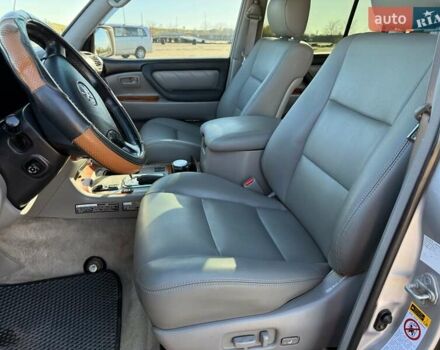 Серый Тойота Ленд Крузер, объемом двигателя 4.66 л и пробегом 342 тыс. км за 15500 $, фото 11 на Automoto.ua