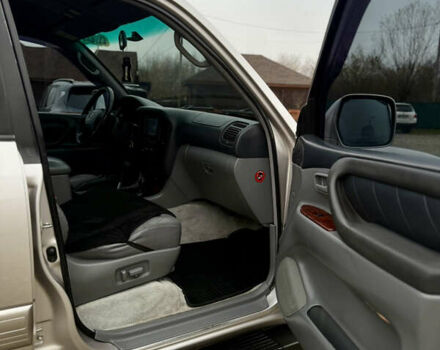 Серый Тойота Ленд Крузер, объемом двигателя 4.7 л и пробегом 421 тыс. км за 11650 $, фото 23 на Automoto.ua