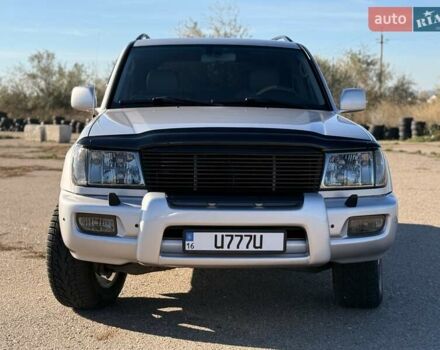 Серый Тойота Ленд Крузер, объемом двигателя 4.66 л и пробегом 342 тыс. км за 15500 $, фото 1 на Automoto.ua