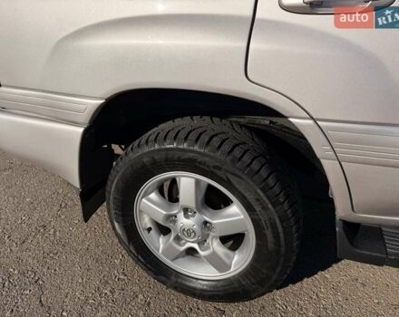 Серый Тойота Ленд Крузер, объемом двигателя 4.66 л и пробегом 342 тыс. км за 15500 $, фото 22 на Automoto.ua