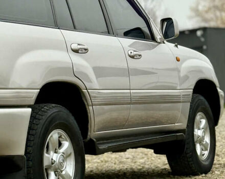 Серый Тойота Ленд Крузер, объемом двигателя 4.7 л и пробегом 421 тыс. км за 11650 $, фото 15 на Automoto.ua