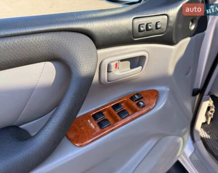 Серый Тойота Ленд Крузер, объемом двигателя 4.66 л и пробегом 342 тыс. км за 15500 $, фото 17 на Automoto.ua