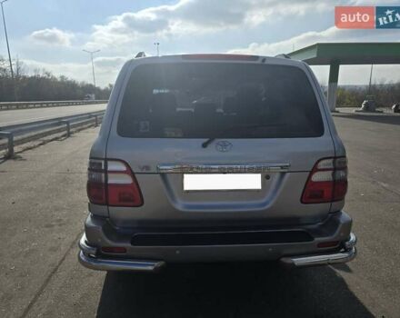 Серый Тойота Ленд Крузер, объемом двигателя 4.7 л и пробегом 402 тыс. км за 12500 $, фото 2 на Automoto.ua