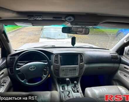 Серый Тойота Ленд Крузер, объемом двигателя 4.7 л и пробегом 419 тыс. км за 10000 $, фото 1 на Automoto.ua