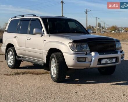 Серый Тойота Ленд Крузер, объемом двигателя 4.66 л и пробегом 342 тыс. км за 15500 $, фото 2 на Automoto.ua