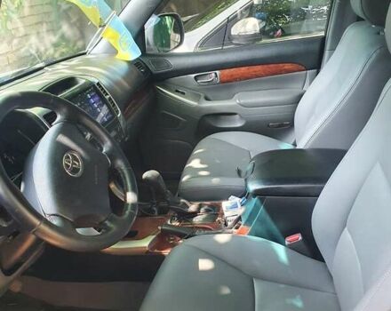 Серый Тойота Ленд Крузер, объемом двигателя 2.98 л и пробегом 327 тыс. км за 11500 $, фото 2 на Automoto.ua