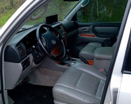 Серый Тойота Ленд Крузер, объемом двигателя 4.7 л и пробегом 291 тыс. км за 16199 $, фото 5 на Automoto.ua