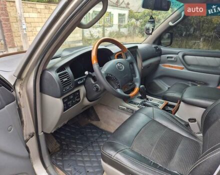 Серый Тойота Ленд Крузер, объемом двигателя 4.2 л и пробегом 453 тыс. км за 16500 $, фото 12 на Automoto.ua