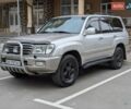 Сірий Тойота Ленд Крузер, об'ємом двигуна 4.67 л та пробігом 440 тис. км за 12999 $, фото 1 на Automoto.ua