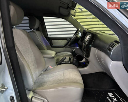 Серый Тойота Ленд Крузер, объемом двигателя 4.16 л и пробегом 20 тыс. км за 59700 $, фото 6 на Automoto.ua