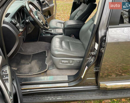 Серый Тойота Ленд Крузер, объемом двигателя 4.7 л и пробегом 352 тыс. км за 21600 $, фото 31 на Automoto.ua