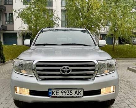 Серый Тойота Ленд Крузер, объемом двигателя 5.66 л и пробегом 275 тыс. км за 16999 $, фото 2 на Automoto.ua