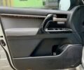 Серый Тойота Ленд Крузер, объемом двигателя 5.66 л и пробегом 275 тыс. км за 16999 $, фото 22 на Automoto.ua