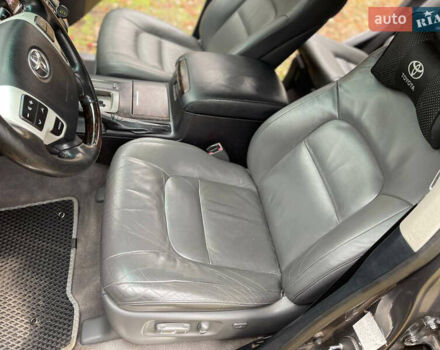 Серый Тойота Ленд Крузер, объемом двигателя 4.7 л и пробегом 352 тыс. км за 21600 $, фото 32 на Automoto.ua