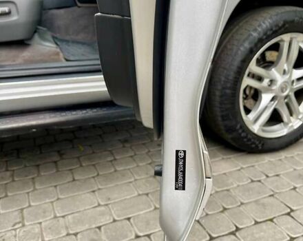 Серый Тойота Ленд Крузер, объемом двигателя 5.66 л и пробегом 275 тыс. км за 16999 $, фото 13 на Automoto.ua