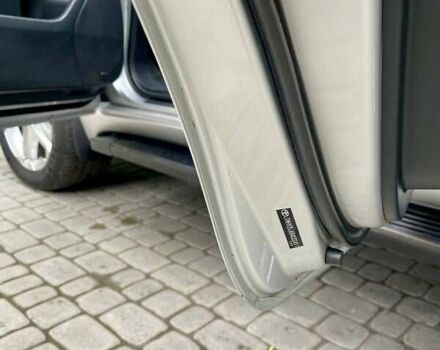 Серый Тойота Ленд Крузер, объемом двигателя 5.66 л и пробегом 275 тыс. км за 16999 $, фото 19 на Automoto.ua