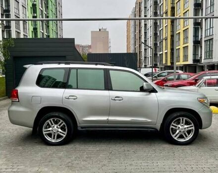 Серый Тойота Ленд Крузер, объемом двигателя 5.66 л и пробегом 275 тыс. км за 16999 $, фото 5 на Automoto.ua