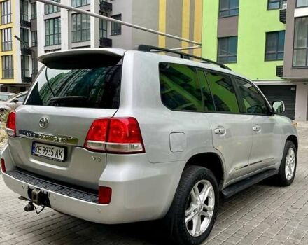 Серый Тойота Ленд Крузер, объемом двигателя 5.66 л и пробегом 275 тыс. км за 16999 $, фото 7 на Automoto.ua