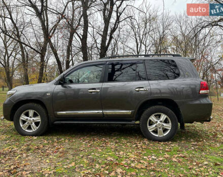 Серый Тойота Ленд Крузер, объемом двигателя 4.7 л и пробегом 352 тыс. км за 21600 $, фото 7 на Automoto.ua