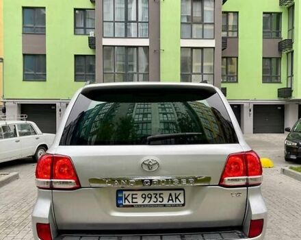 Серый Тойота Ленд Крузер, объемом двигателя 5.66 л и пробегом 275 тыс. км за 16999 $, фото 6 на Automoto.ua