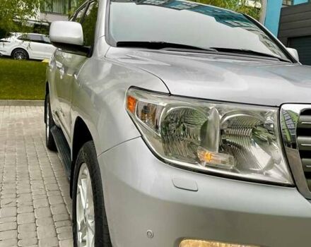 Серый Тойота Ленд Крузер, объемом двигателя 5.66 л и пробегом 275 тыс. км за 16999 $, фото 12 на Automoto.ua