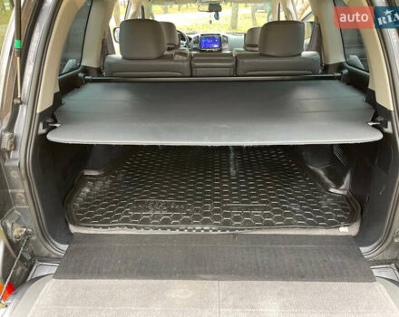 Серый Тойота Ленд Крузер, объемом двигателя 4.7 л и пробегом 352 тыс. км за 21600 $, фото 26 на Automoto.ua