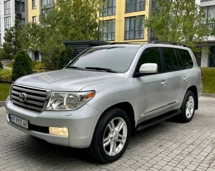 Серый Тойота Ленд Крузер, объемом двигателя 5.66 л и пробегом 275 тыс. км за 16999 $, фото 1 на Automoto.ua