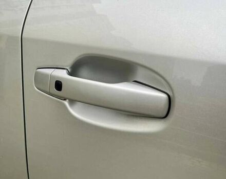 Серый Тойота Ленд Крузер, объемом двигателя 5.66 л и пробегом 275 тыс. км за 16999 $, фото 9 на Automoto.ua