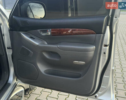 Сірий Тойота Ленд Крузер, об'ємом двигуна 3.96 л та пробігом 280 тис. км за 13900 $, фото 40 на Automoto.ua