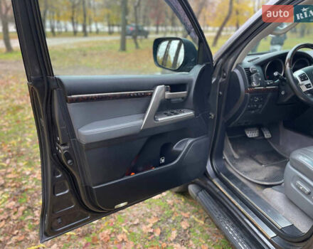 Серый Тойота Ленд Крузер, объемом двигателя 4.7 л и пробегом 352 тыс. км за 21600 $, фото 30 на Automoto.ua