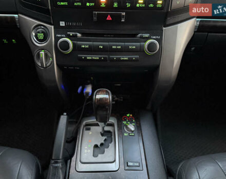 Серый Тойота Ленд Крузер, объемом двигателя 5.7 л и пробегом 290 тыс. км за 28500 $, фото 15 на Automoto.ua