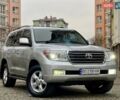 Серый Тойота Ленд Крузер, объемом двигателя 5.7 л и пробегом 220 тыс. км за 26500 $, фото 1 на Automoto.ua